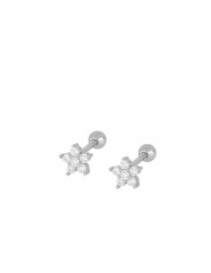 Piękny piercing w kształcie kwiata. Piercing srebrny idealny do przekłuć ucha. Biżuteria firmy Nube Jewels.
