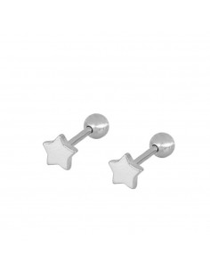 Piękny piercing w kształcie gwiazdy. Piercing srebrny idealny do przekłuć ucha. Biżuteria firmy Nube Jewels.