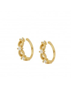 Manguito de la oreja delicado y pequeño con circonitas blancas. Ear cuff de plata con baño de oro.