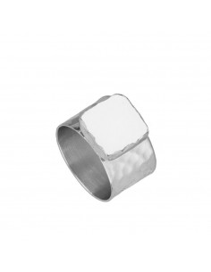 Anillo muy grueso con una piedra natural en forma de cuadrado. Anillo con perla de plata de Nube Jewels.