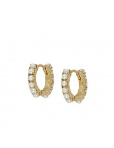 Pendientes aros con perlas naturales. Aros pequeños de plata con baño de oro de Nube Jewels.