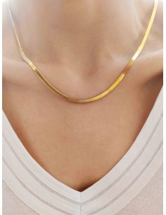 Delikatny, gładki i płaski łańcuszek srebrny firmy Nube Jewels. 2