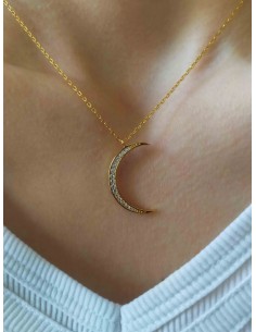 Collar con colgante de luna con circonitas blancas. Collar de plata con baño de oro de Nube Jewels. 2