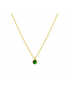 Cadena simple rolo con un colgante de circonita verde. Gargantilla de plata con baño de oro de Nube Jewels.
