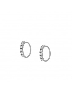 Manguito de la oreja muy simple on una fila de circonitas blancas y redondas. Ear cuff de plata de Nube Jewels.