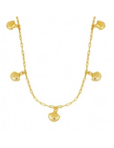 Cadena eslabones largos con charms de concha. Collar de plata con baño de oro de Nube Jewels.