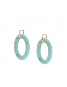 Aros medianos con un colgante en forma de óvalo muy grande. Pendientes de plata con baño de oro de Nube Jewels.