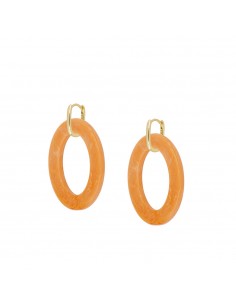 Aros medianos con un colgante en forma de óvalo muy grande. Pendientes de plata con baño de oro de Nube Jewels.