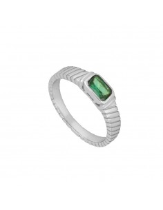 Anillo ancho con una circonita verde rectangular. Anillo de plata de Nube Jewels.