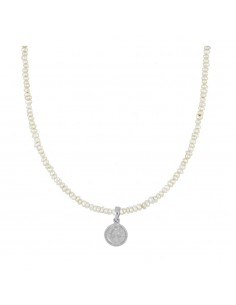 Collar de perlas con colgante de san benito. Collar de Nube Jewels.