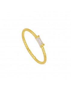 Anillo fino de plata con baño de oro. Anillo con circonita rectangular.