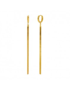 Pendientes con aro pequeño y cadena plana muy larga. Pendientes de plata con baño de oro de marca Nube Jewels.